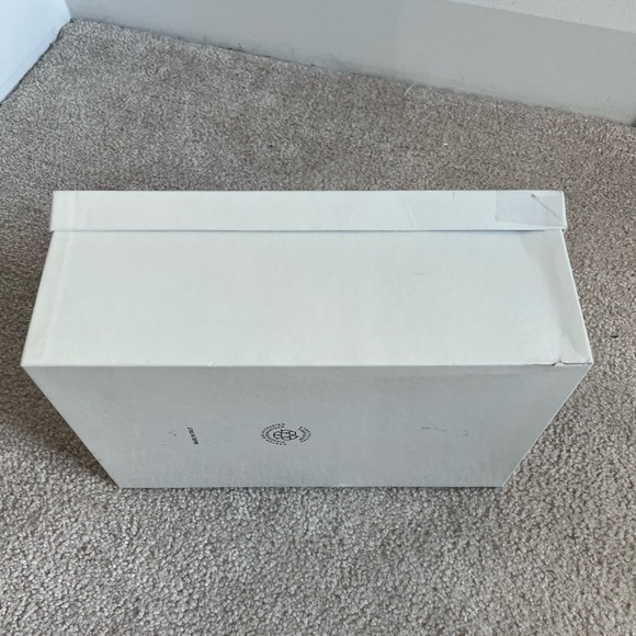 Manolo Blahnik shoe box - Picture 6 of 8